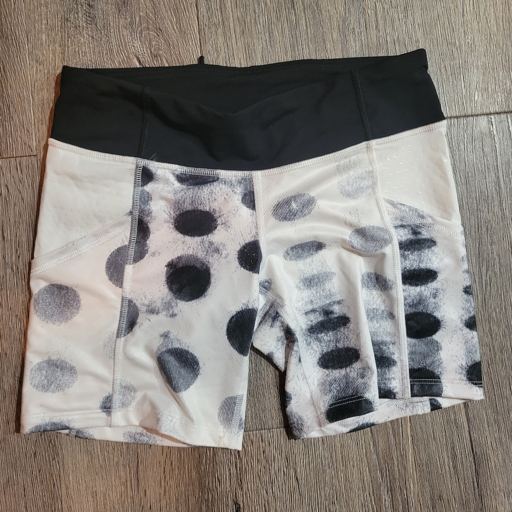 Lululemon what the sport shorts size 6